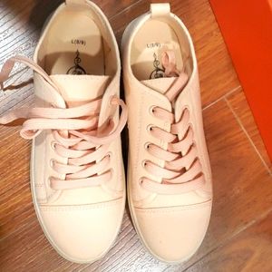 Sneakers color is peachy